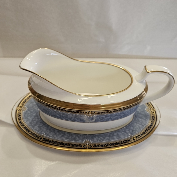 Noritake"Icon" pattern gravy boat with tray. - Picture 3 of 11